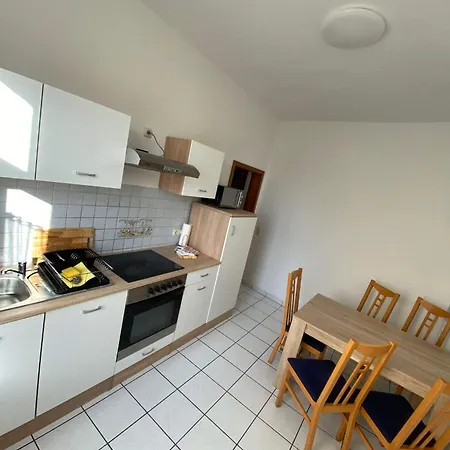 Apartment Flex Aparts - Grosse, Moeblierte 3-raum In Zwickau