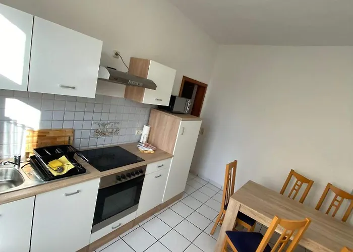 Apartment Flex Aparts - Grosse, Moeblierte 3-raum In Zwickau